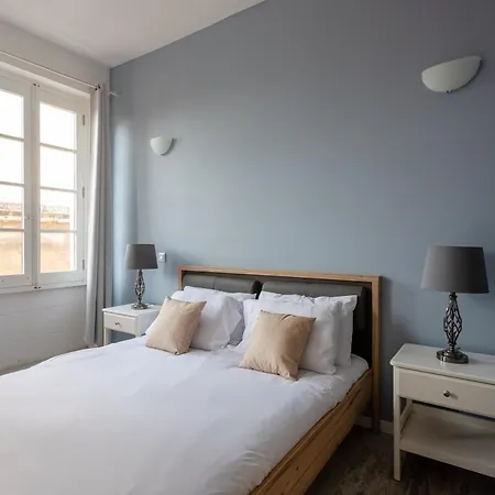 Apartment Bnbnova - Historic Penthouse