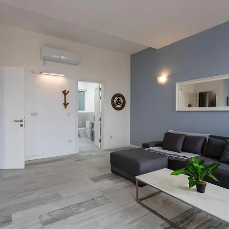 Apartment Bnbnova - Historic Penthouse *
