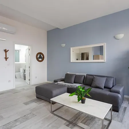 Apartment Bnbnova - Historic Penthouse *