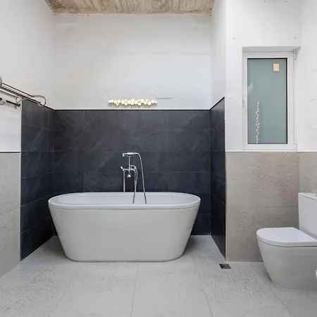 Bnbnova - Historic Penthouse Apartamento